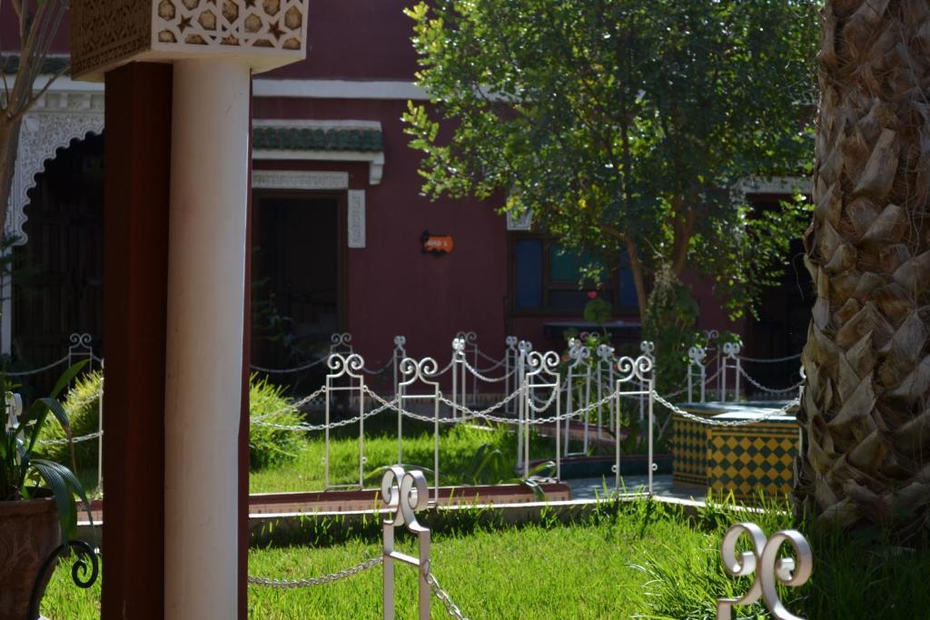 Aït el Rhazi Hotel Riad L' Arganier D' Or מראה חיצוני תמונה